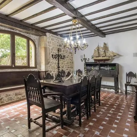 La Casona De *